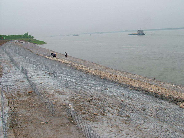 雷诺护垫堤坡防护