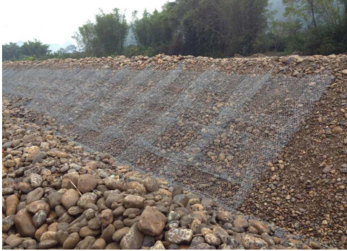 雷诺护垫堤防